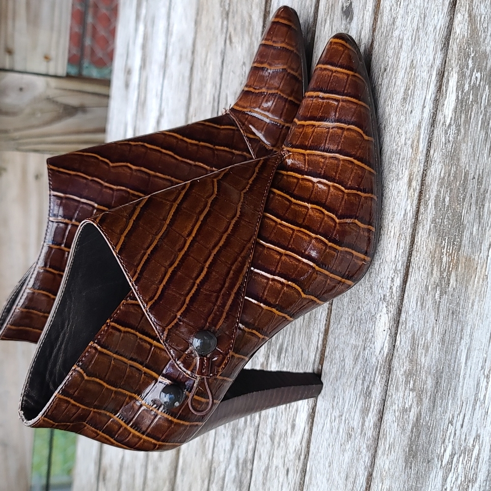 Via Spiga ladies Alligator embossed leather 3 6/8" heeled booties Sz.7.5